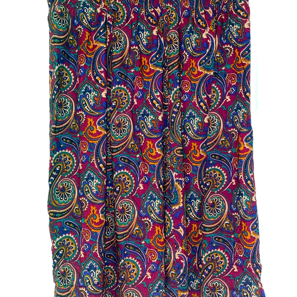 Cute, multicolored long skirt
with trippy pattern from Venezia.